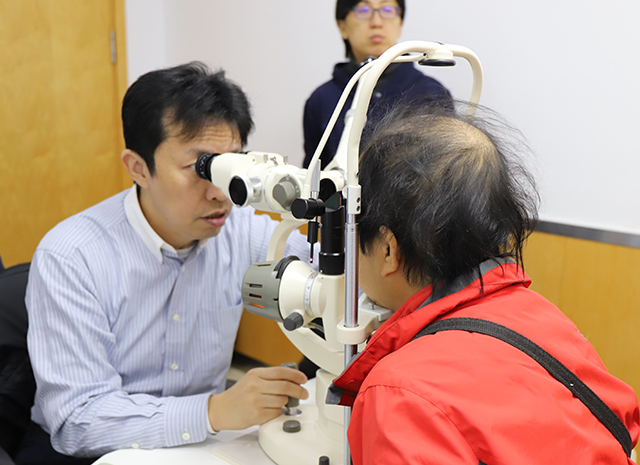 世界最微创玻切手术发明者亲临何氏眼科，开展公益手术与国际交流1.jpg